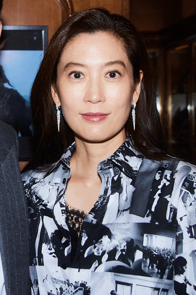 她用自己的真实经历为我们讲述了童话故事的另一种模样