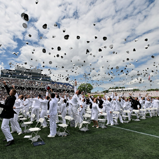 她用自己的真实经历为我们讲述了童话故事的另一种模样__她用自己的真实经历为我们讲述了童话故事的另一种模样