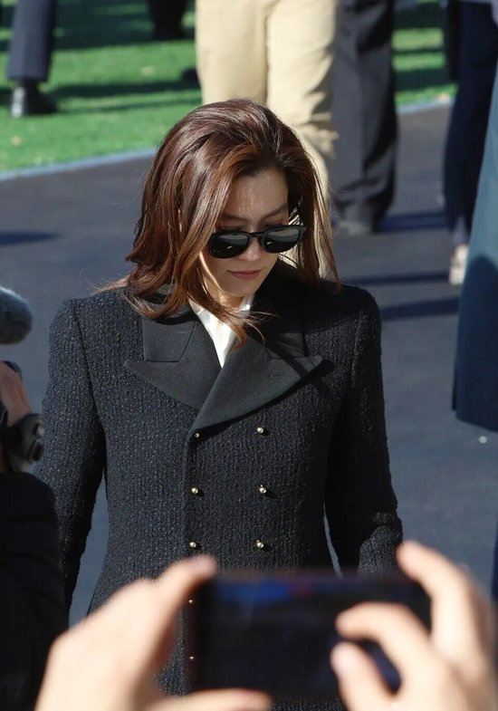 她用自己的真实经历为我们讲述了童话故事的另一种模样_她用自己的真实经历为我们讲述了童话故事的另一种模样_