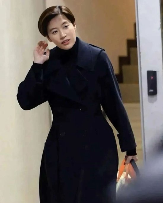 她用自己的真实经历为我们讲述了童话故事的另一种模样__她用自己的真实经历为我们讲述了童话故事的另一种模样