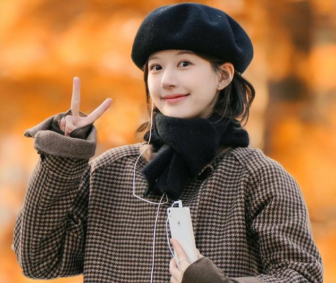 《恋人》要空降?造型也是赵露思搭的,会成下个《许我耀眼》吗_《恋人》要空降?造型也是赵露思搭的,会成下个《许我耀眼》吗_