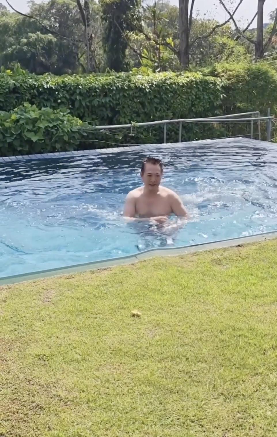 _学生会为了庆祝圣诞和元旦英文_萌宠宝贝抱回家书包网