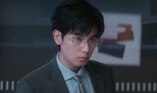 才播4集，收视率破2.5，央八押对宝了，终于有让我熬夜追的都市剧