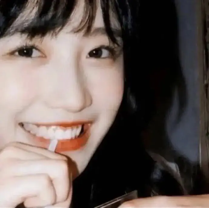 _顶流女星,困在“卖身契”里_顶流女星,困在“卖身契”里