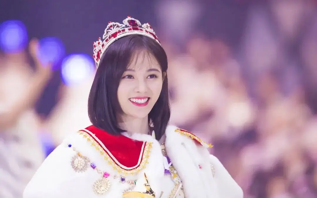 顶流女星,困在“卖身契”里__顶流女星,困在“卖身契”里