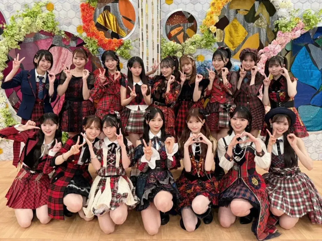 顶流女星,困在“卖身契”里__顶流女星,困在“卖身契”里