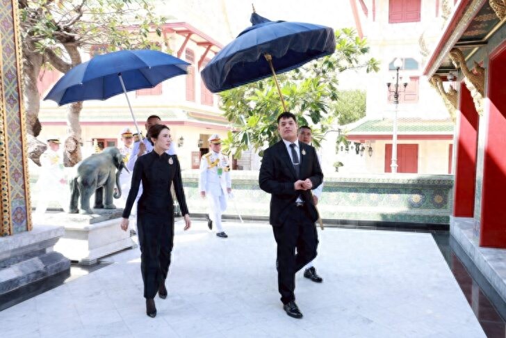 诗妮娜贵妃陪提帮功小王子营业！穿泰服跪趴着身材太绝，非常惊艳_诗妮娜贵妃陪提帮功小王子营业！穿泰服跪趴着身材太绝，非常惊艳_