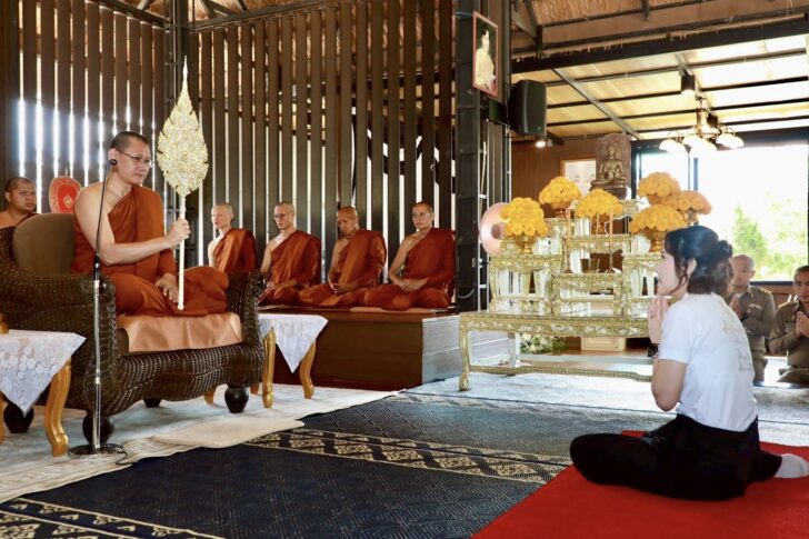 诗妮娜贵妃陪提帮功小王子营业！穿泰服跪趴着身材太绝，非常惊艳_诗妮娜贵妃陪提帮功小王子营业！穿泰服跪趴着身材太绝，非常惊艳_