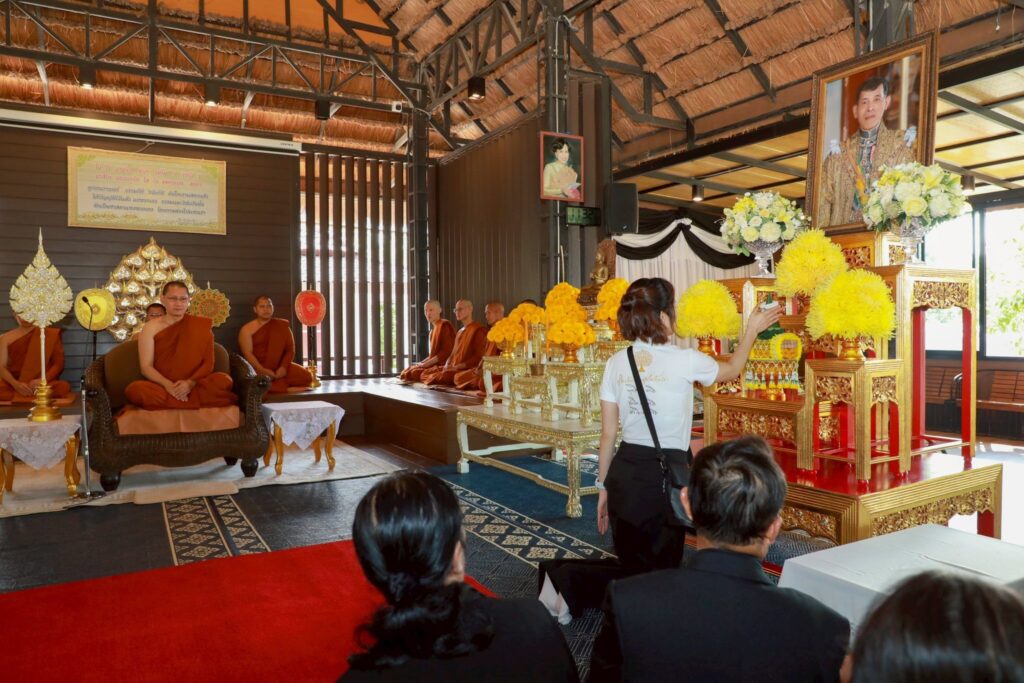 诗妮娜贵妃陪提帮功小王子营业！穿泰服跪趴着身材太绝，非常惊艳__诗妮娜贵妃陪提帮功小王子营业！穿泰服跪趴着身材太绝，非常惊艳