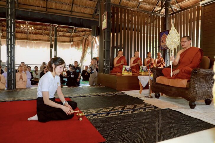 诗妮娜贵妃陪提帮功小王子营业！穿泰服跪趴着身材太绝，非常惊艳_诗妮娜贵妃陪提帮功小王子营业！穿泰服跪趴着身材太绝，非常惊艳_