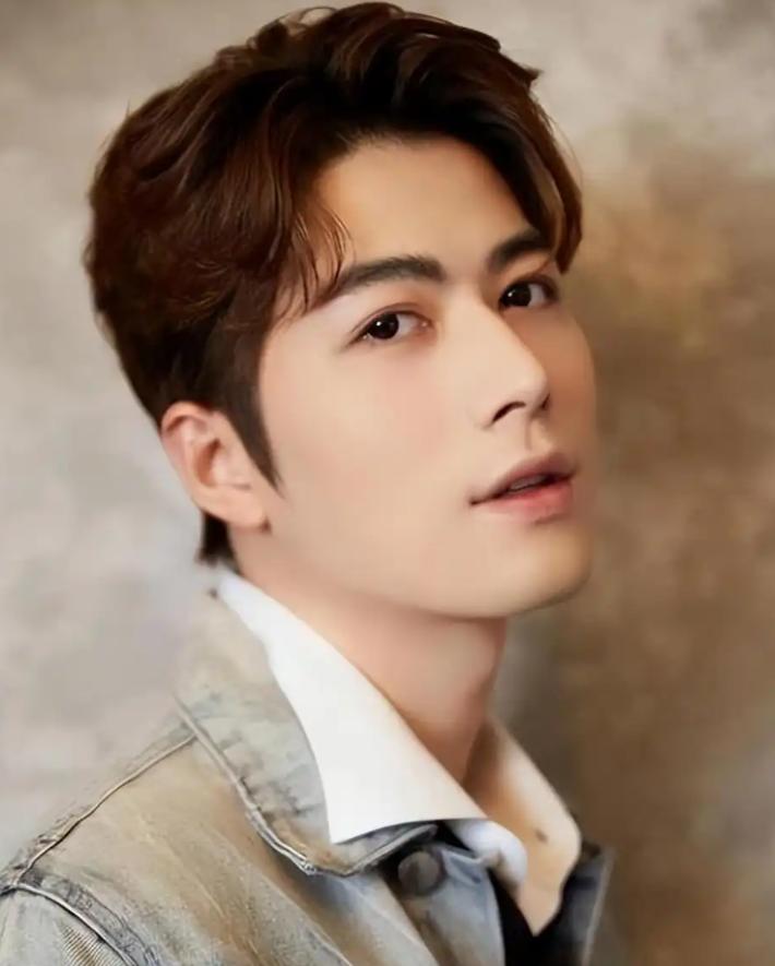 演员陈学冬:11部作品被下架,两年4次手术,今35岁生活无法自理__演员陈学冬:11部作品被下架,两年4次手术,今35岁生活无法自理