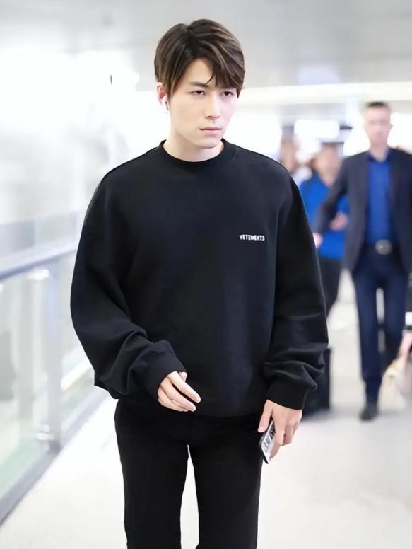 _演员陈学冬:11部作品被下架,两年4次手术,今35岁生活无法自理_演员陈学冬:11部作品被下架,两年4次手术,今35岁生活无法自理