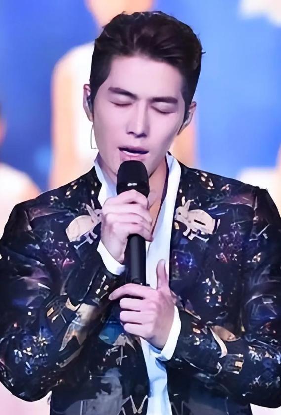 演员陈学冬:11部作品被下架,两年4次手术,今35岁生活无法自理__演员陈学冬:11部作品被下架,两年4次手术,今35岁生活无法自理