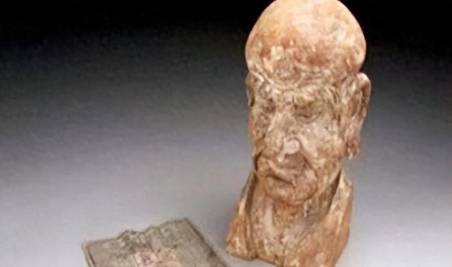 明朝一男子将私房钱藏于木雕中，藏了600年，几任收藏家都没发现