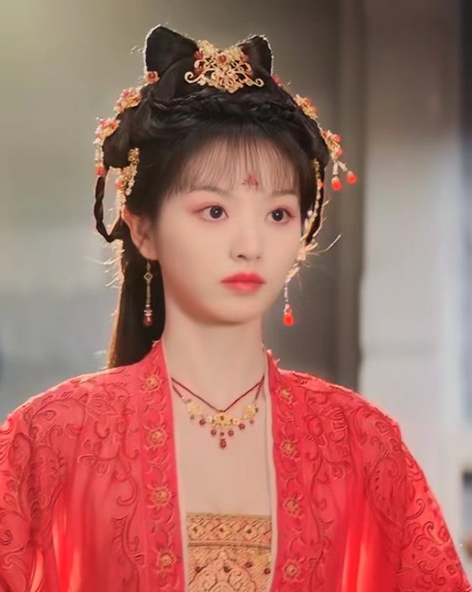 cf人物怎样摇头晃脑的_摇头晃奶什么意思_