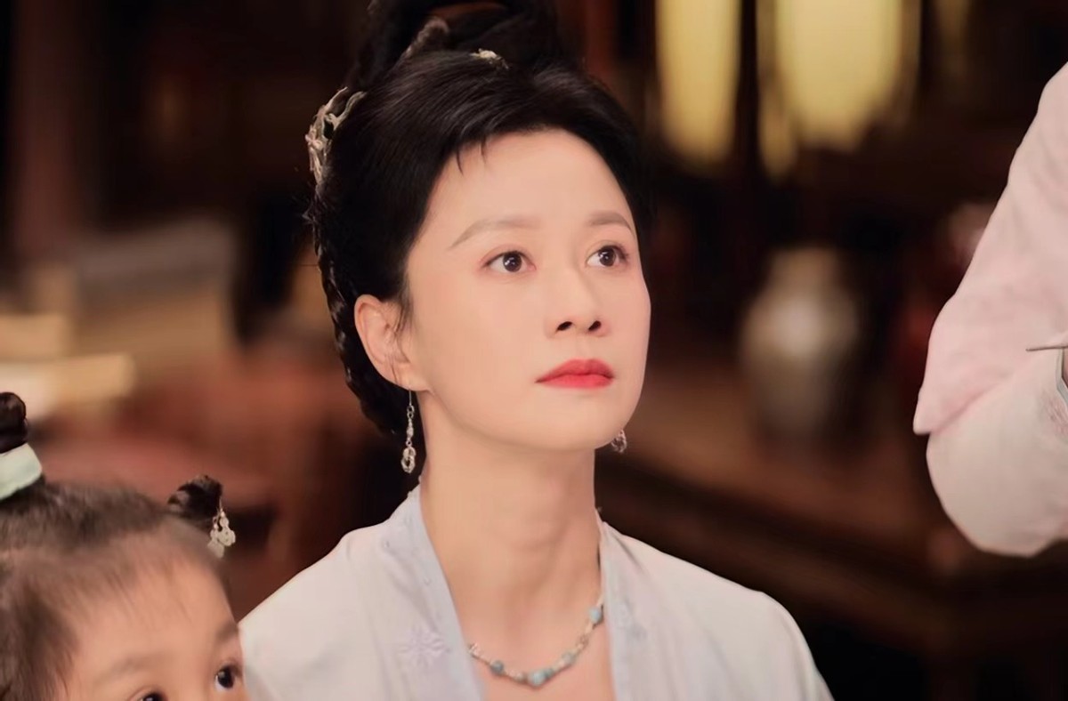 cf人物怎样摇头晃脑的_摇头晃奶什么意思_