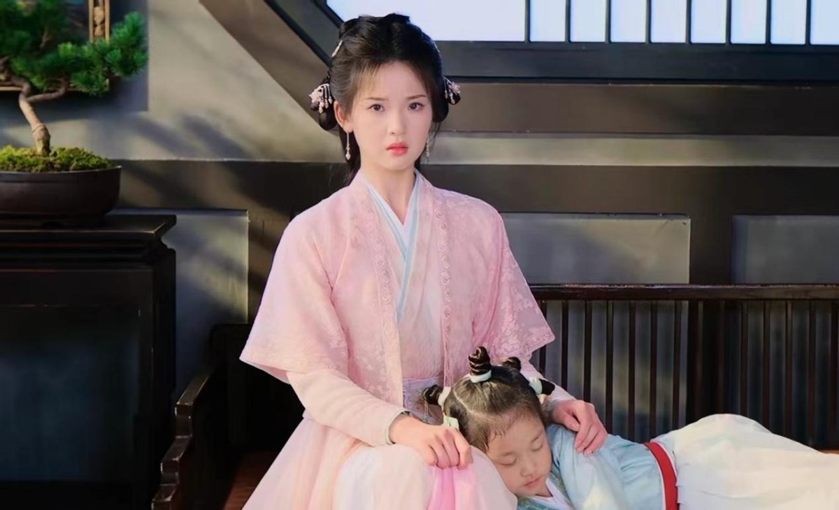 摇头晃奶什么意思_cf人物怎样摇头晃脑的_