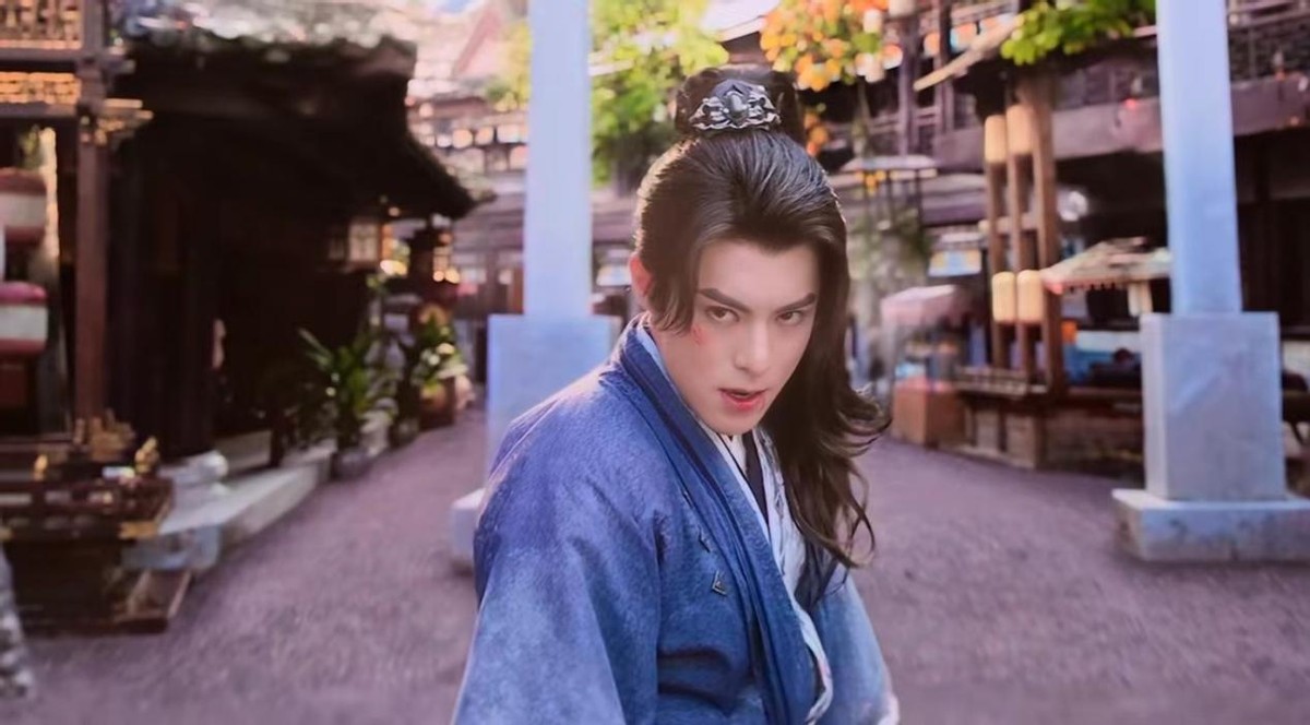 摇头晃奶什么意思_cf人物怎样摇头晃脑的_