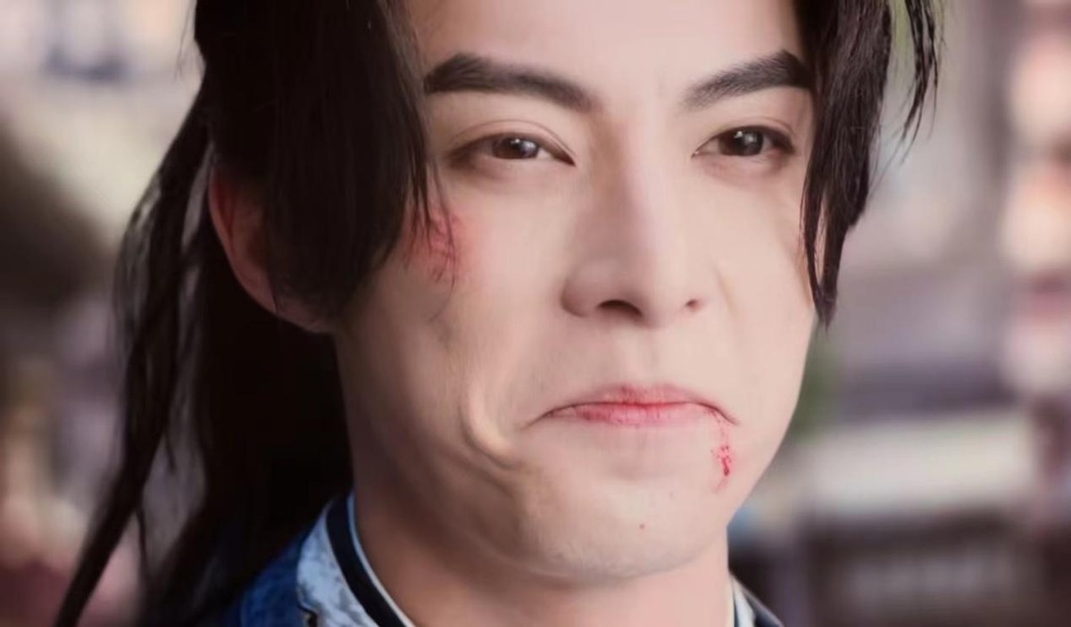 _cf人物怎样摇头晃脑的_摇头晃奶什么意思