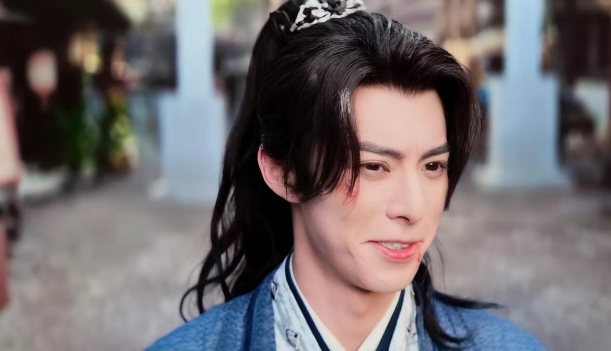 cf人物怎样摇头晃脑的_摇头晃奶什么意思_