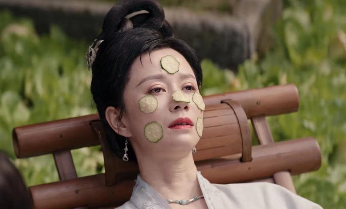 cf人物怎样摇头晃脑的_摇头晃奶什么意思_