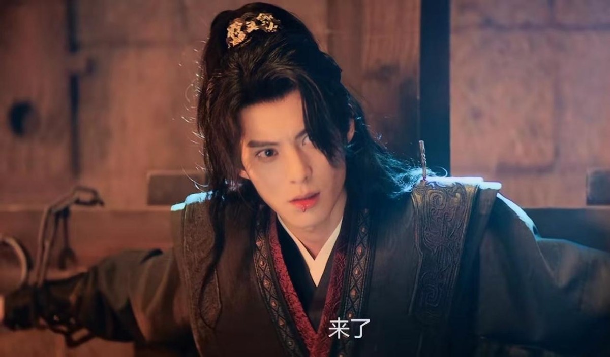 cf人物怎样摇头晃脑的_摇头晃奶什么意思_