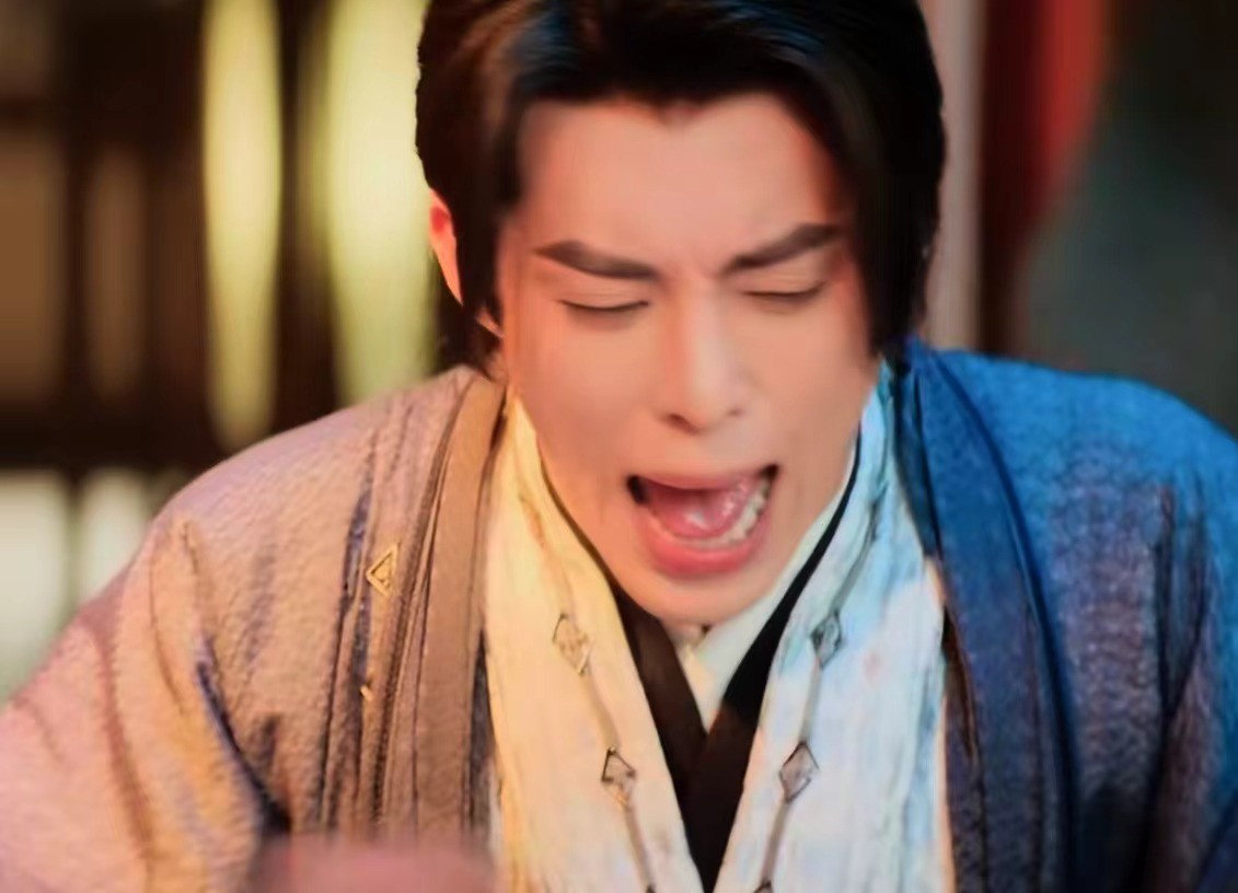 cf人物怎样摇头晃脑的_摇头晃奶什么意思_