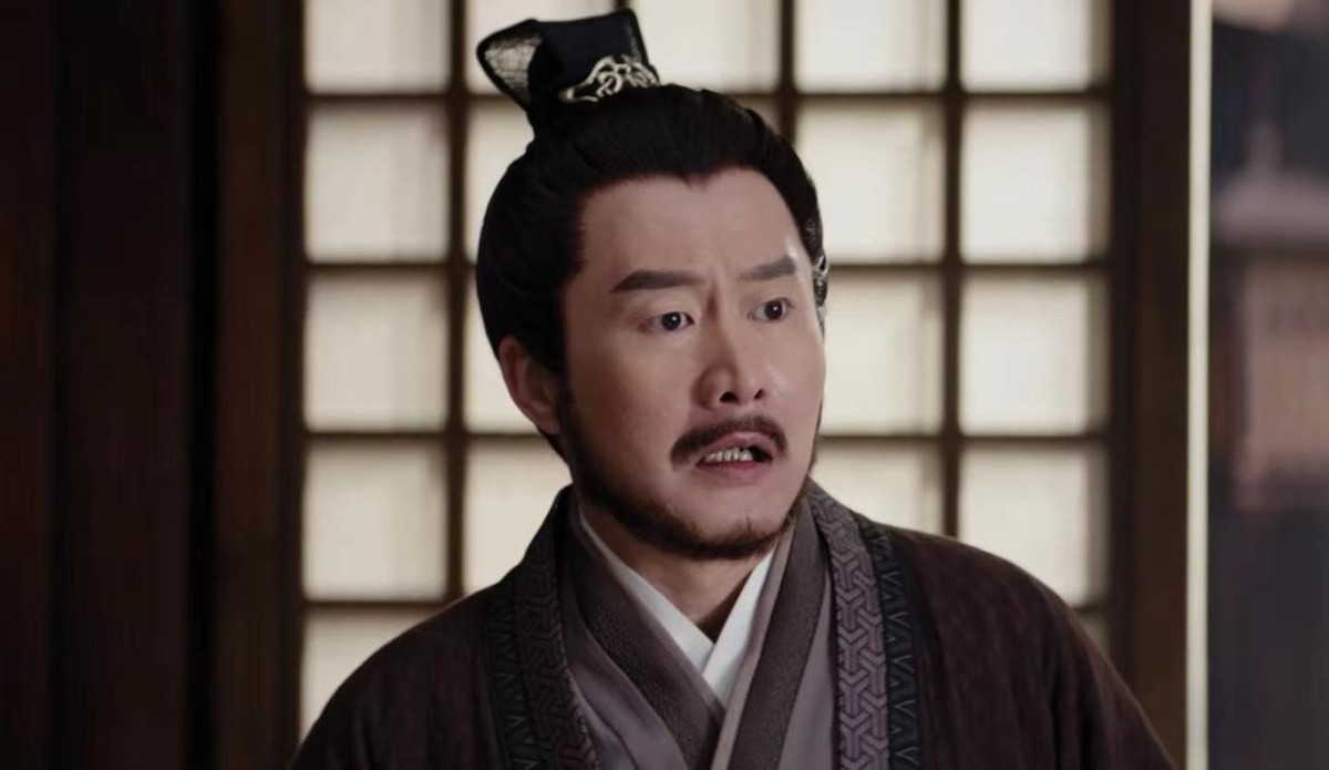 _摇头晃奶什么意思_cf人物怎样摇头晃脑的