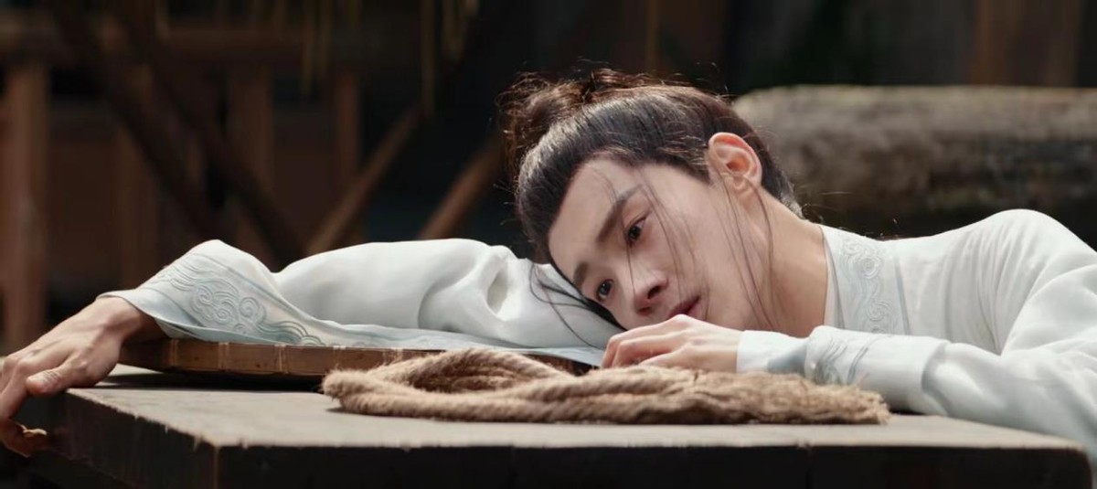 摇头晃奶什么意思__cf人物怎样摇头晃脑的