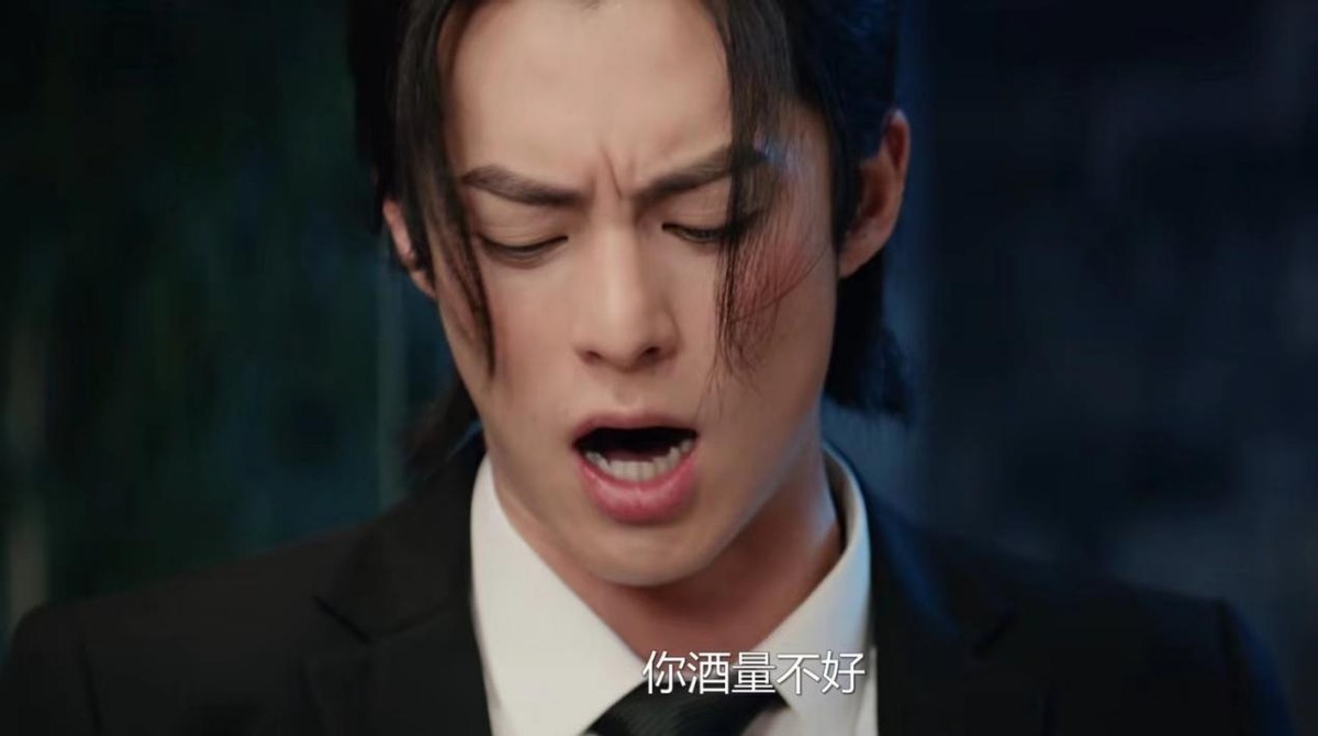 摇头晃奶什么意思__cf人物怎样摇头晃脑的