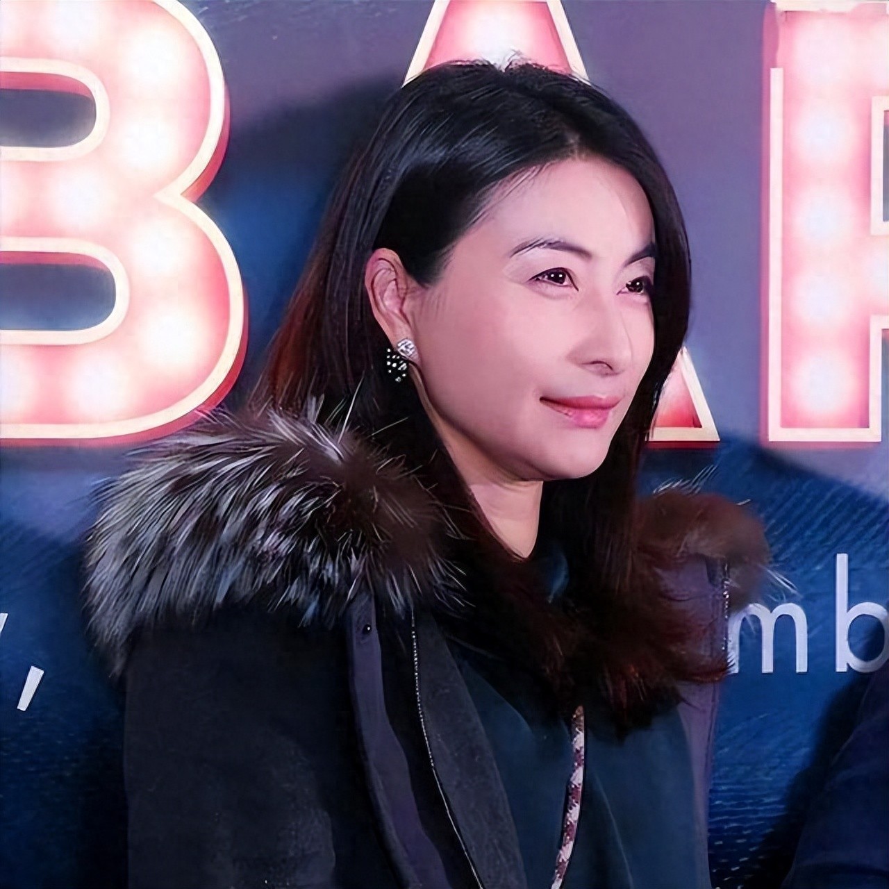 娶妻旺三代！44岁郭晶晶再次官宣喜讯，让霍震霆和香港豪门沉默了