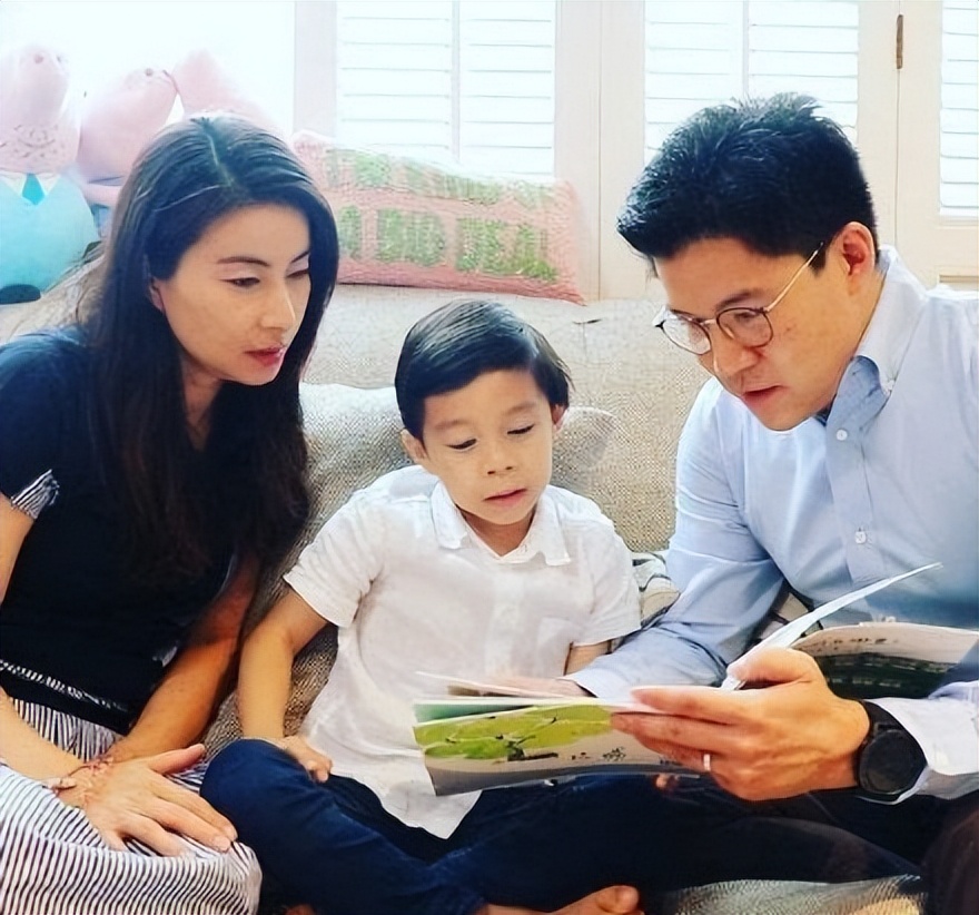 娶妻旺三代！44岁郭晶晶再次官宣喜讯，让霍震霆和香港豪门沉默了__娶妻旺三代！44岁郭晶晶再次官宣喜讯，让霍震霆和香港豪门沉默了