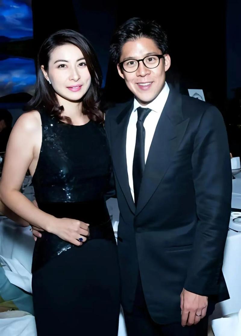 娶妻旺三代！44岁郭晶晶再次官宣喜讯，让霍震霆和香港豪门沉默了_娶妻旺三代！44岁郭晶晶再次官宣喜讯，让霍震霆和香港豪门沉默了_