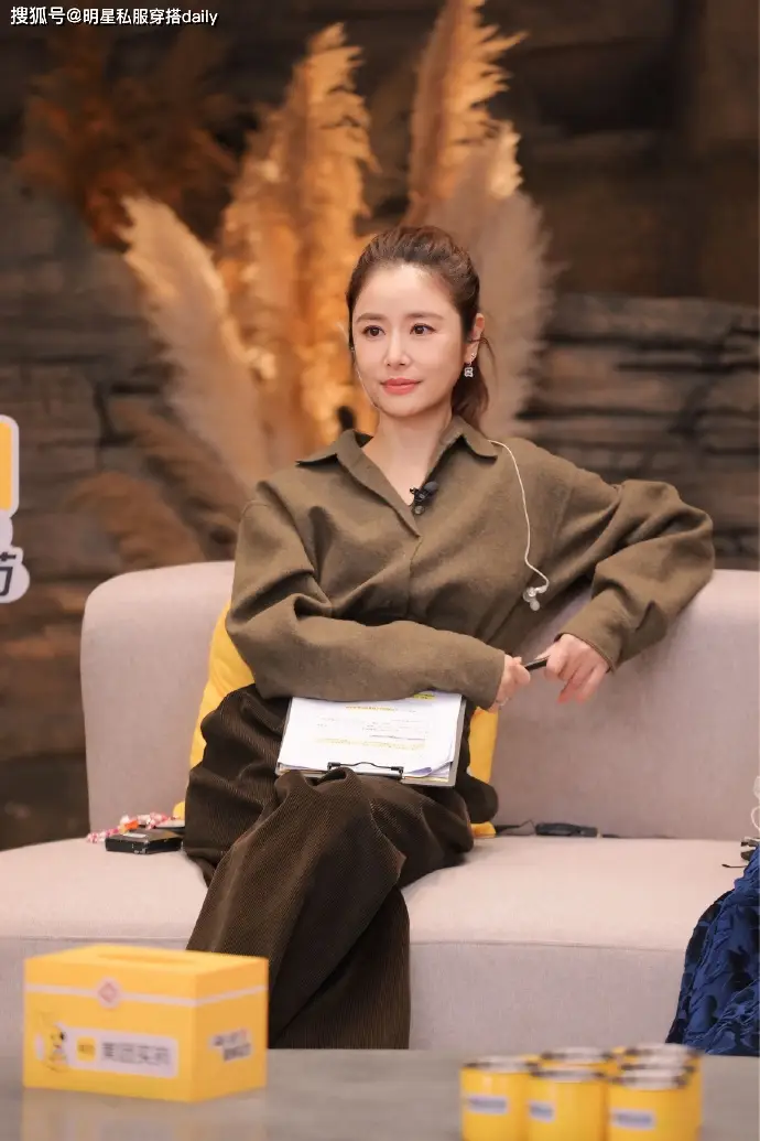 林心如黑色礼服__林心如染发