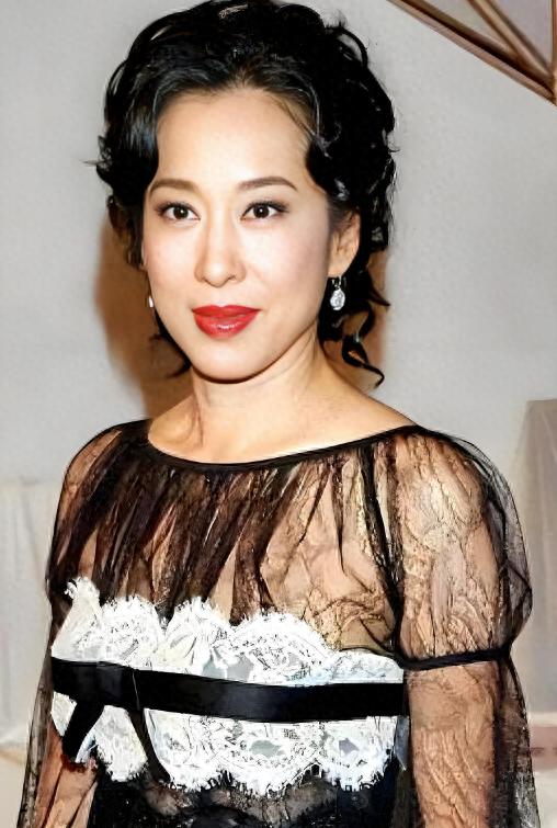 挫败王祖贤“第三者”插足后,她甩了林建岳,拿4亿“分手费”!