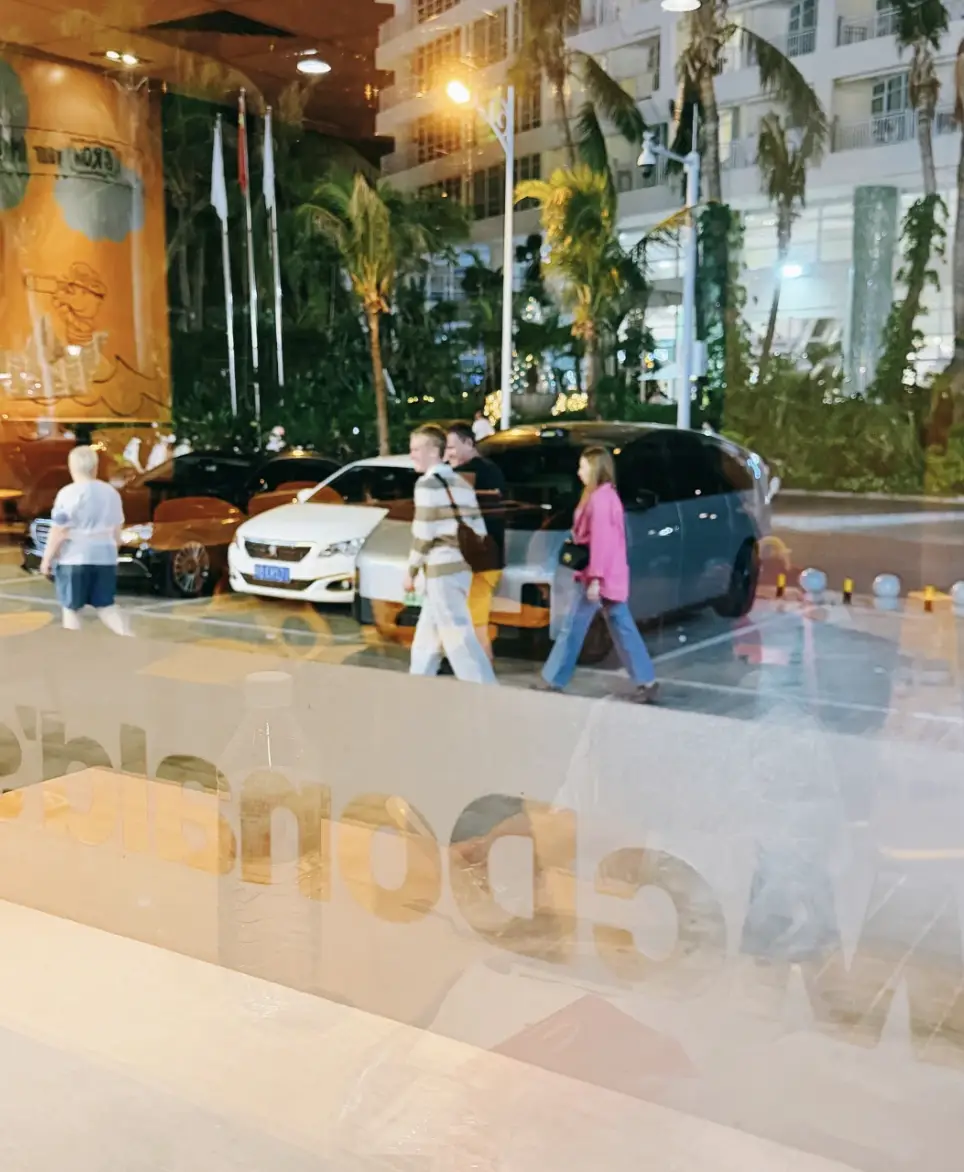 海南一麦当劳俄语叫号，三亚：俄罗斯游客占比近一半，最近几天免税销售额天天破亿元
