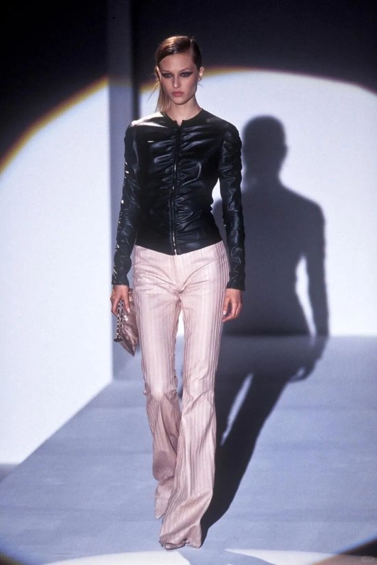 _线条感字体_裙子没有线条感