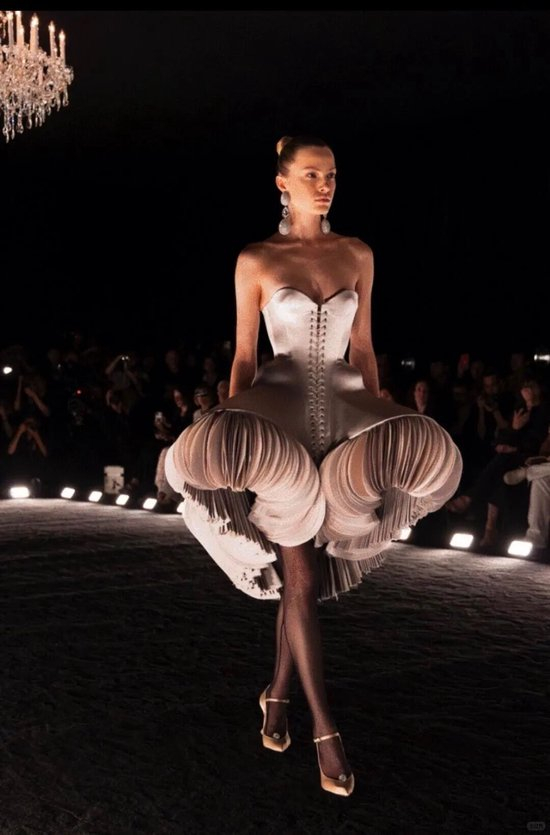 _裙子没有线条感_线条感字体