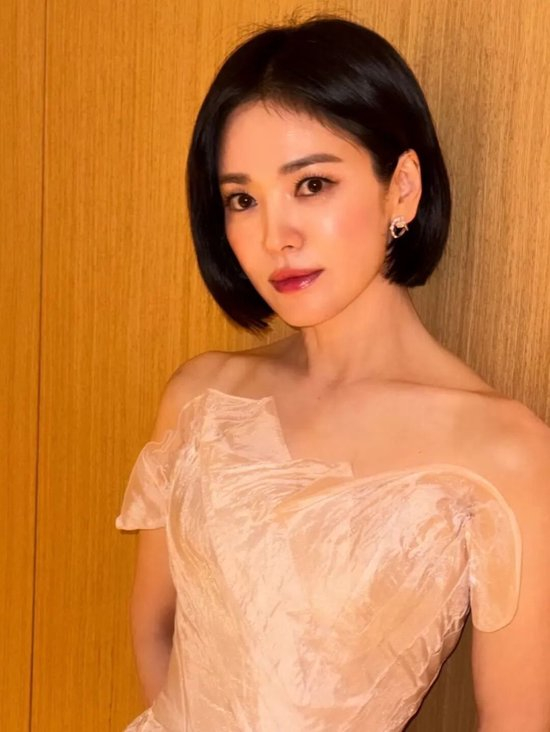 短发及耳_短发发型挂耳朵_