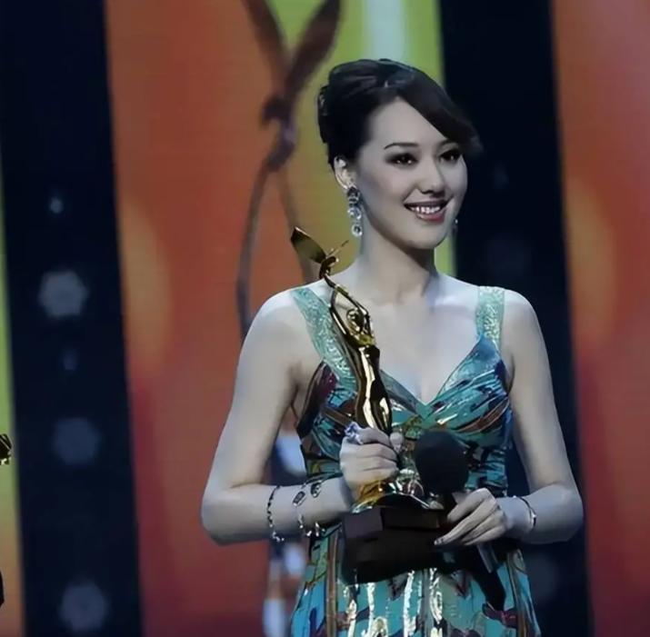 _讨好大佬、陪睡上位、遭央视开除,被传与小尼结婚的她如今怎样了_讨好大佬、陪睡上位、遭央视开除,被传与小尼结婚的她如今怎样了