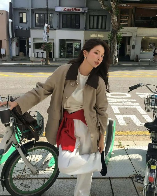 _一件最基础百搭的时尚单品,能撑过3个季节?_一件最基础百搭的时尚单品,能撑过3个季节?