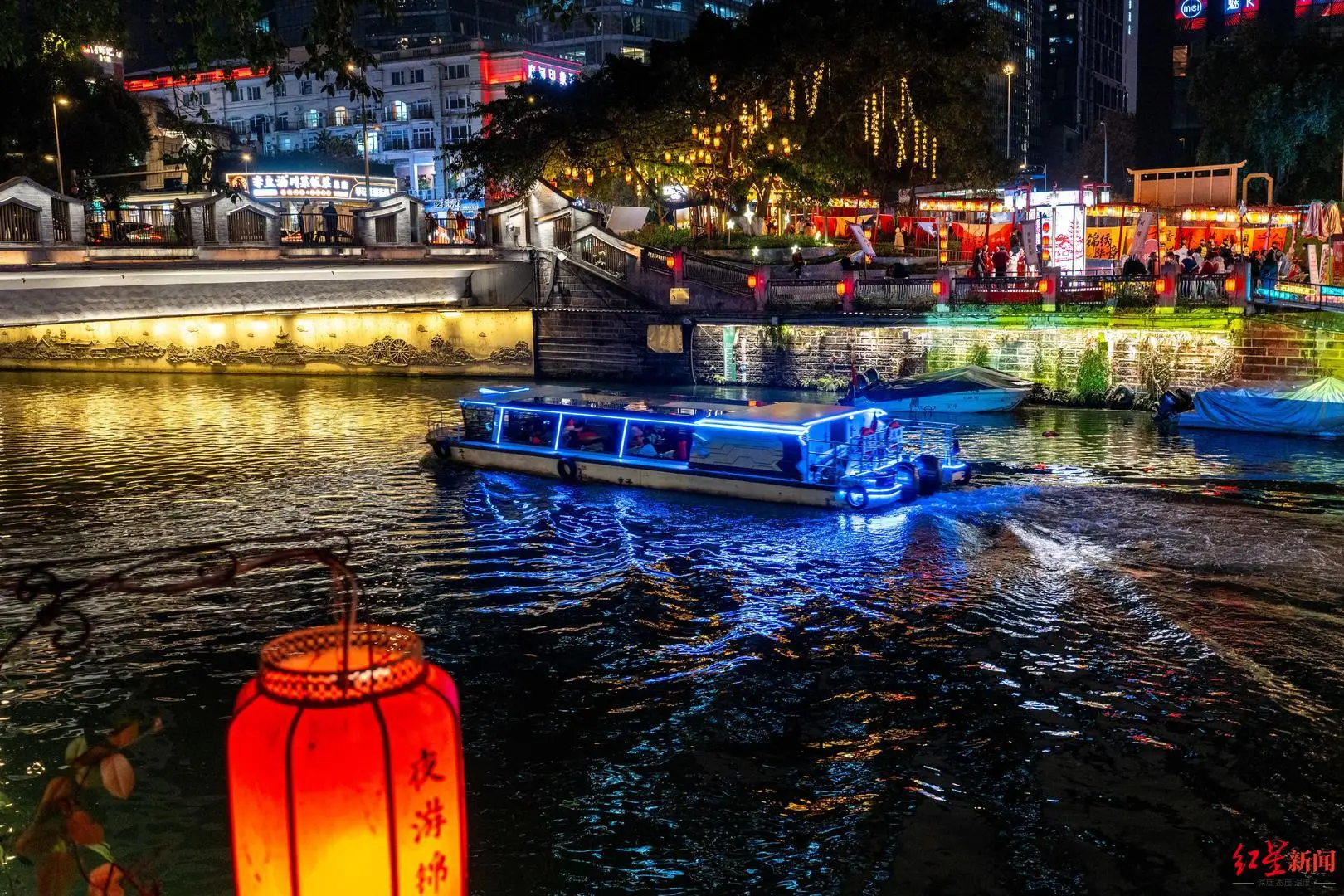 天南海北游客来成都,打开跨年的N种方式_天南海北游客来成都,打开跨年的N种方式_