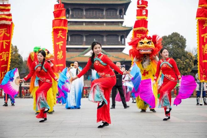 _台儿庄古城元宵节灯会_台儿庄庙会2021