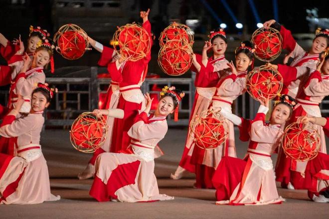 _台儿庄庙会2021_台儿庄古城元宵节灯会