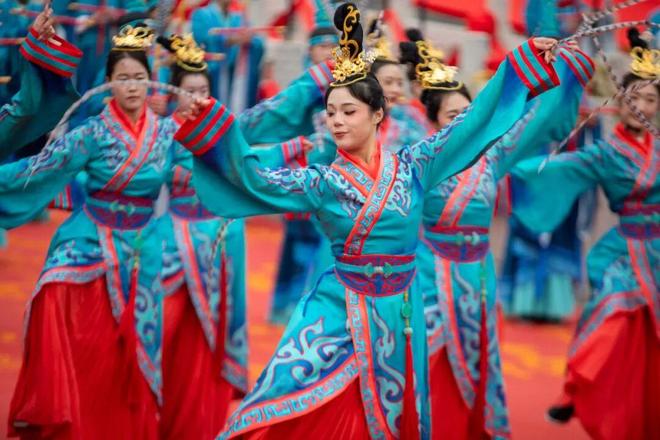 _台儿庄庙会2021_台儿庄古城元宵节灯会