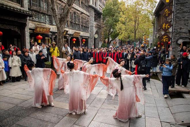 _台儿庄庙会2021_台儿庄古城元宵节灯会