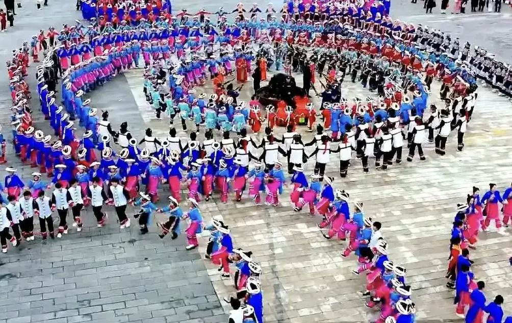 中国警察赴意巡逻__诗意意盎然什么意思