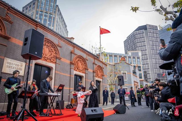 上海一年接待多少游客__上海本地游客