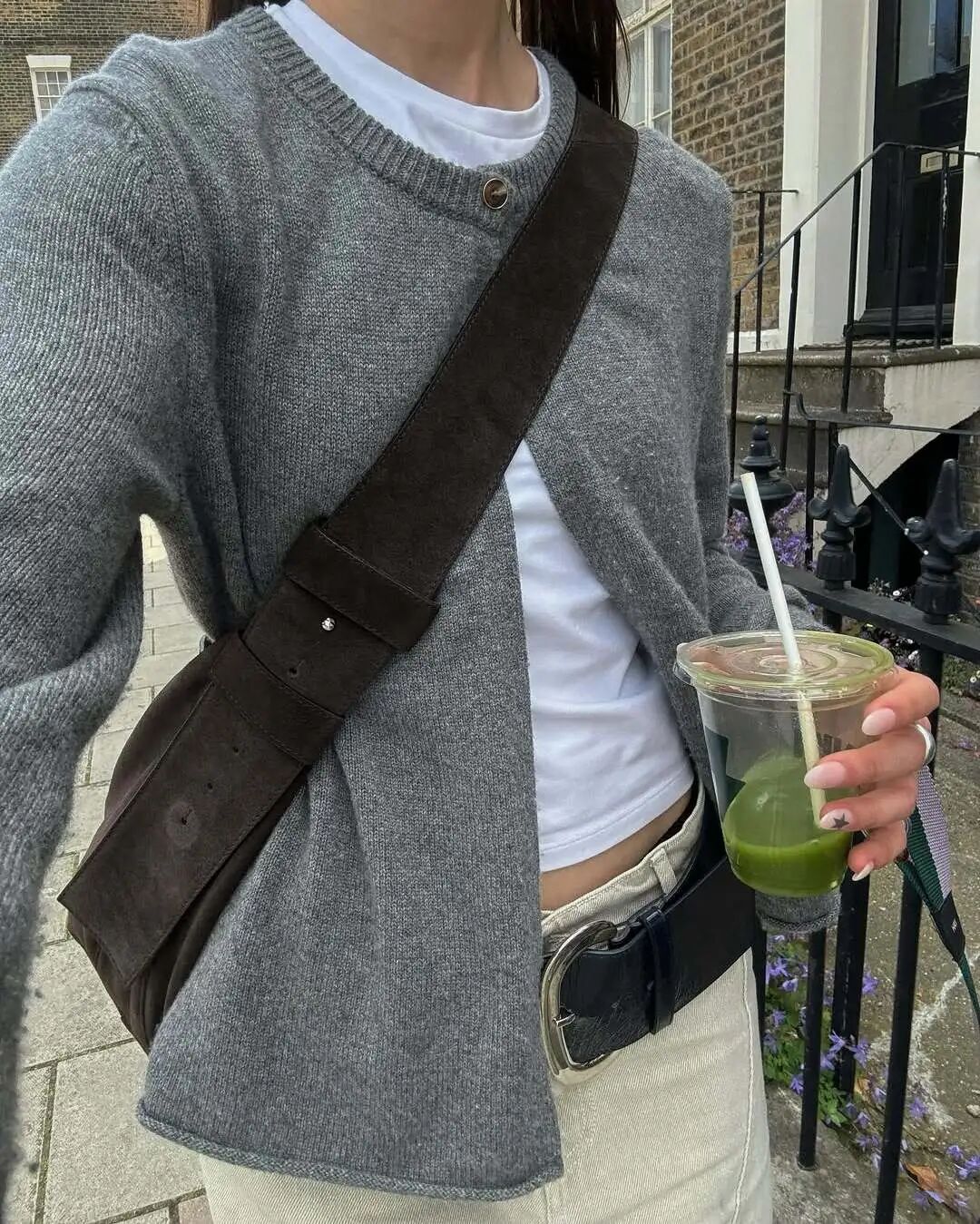 女明星穿针织防晒开衫搭配照片__明星怎么穿针织开衫