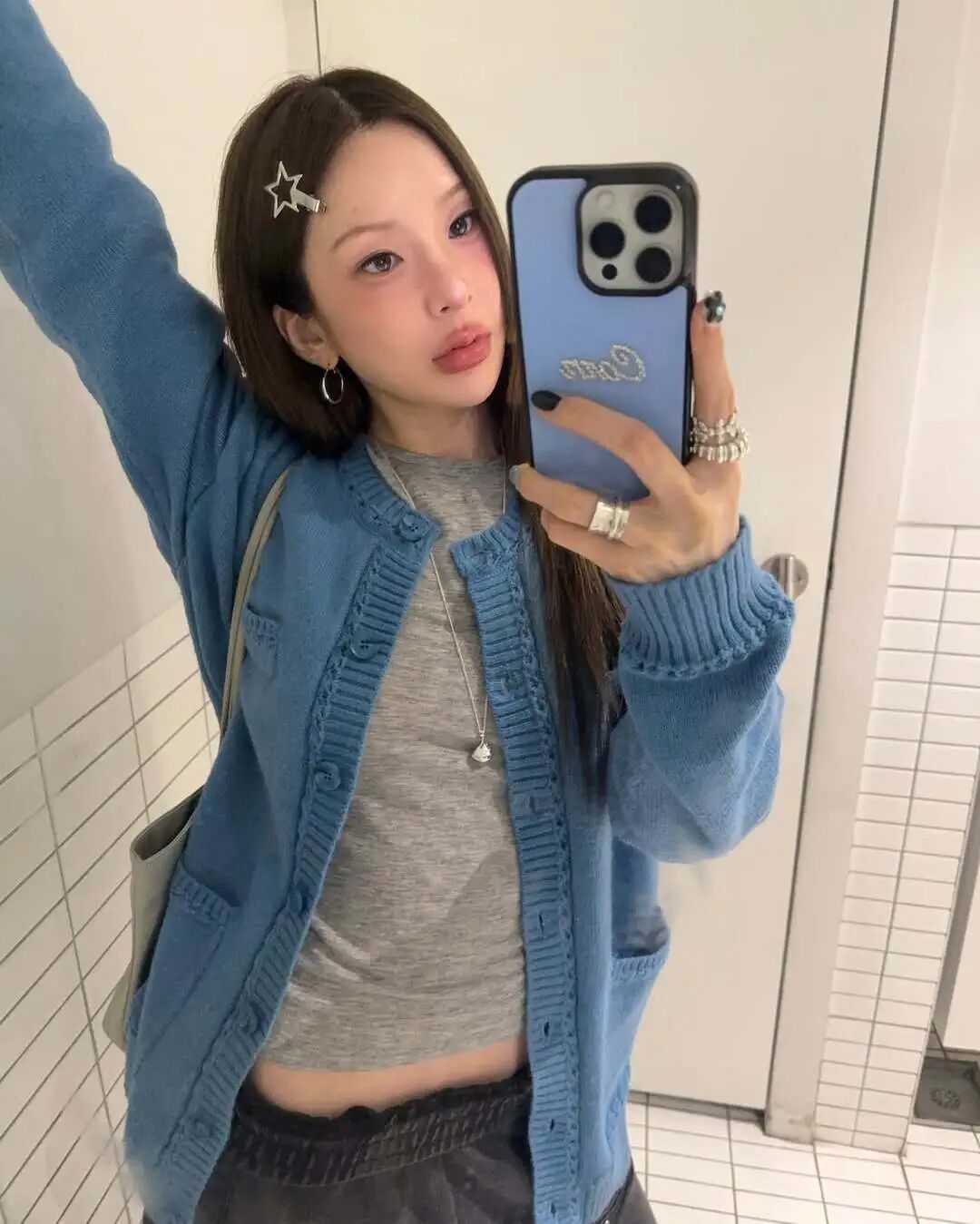 女明星穿针织防晒开衫搭配照片__明星怎么穿针织开衫